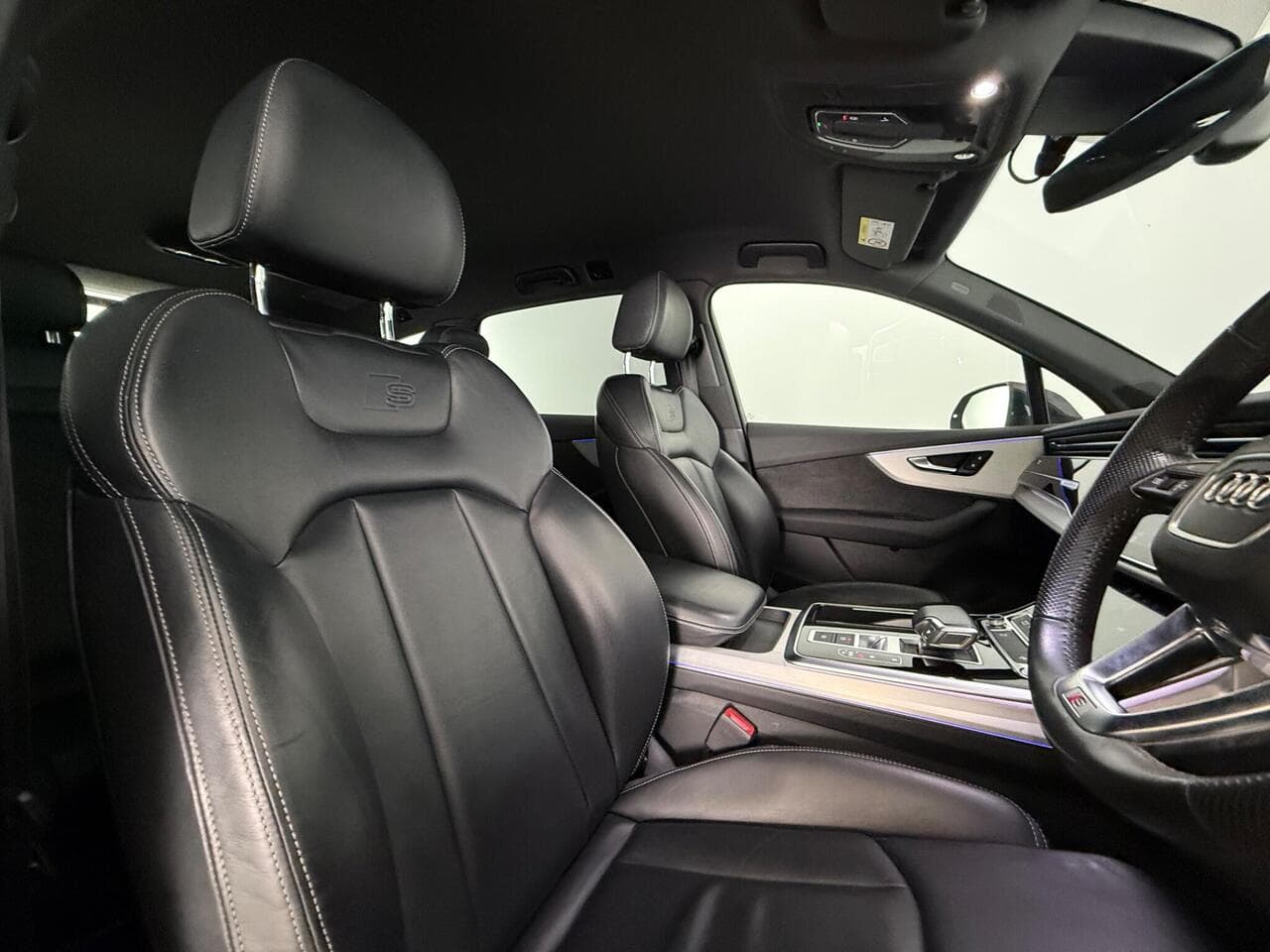 Audi Q7 thumbnail Seat Driver