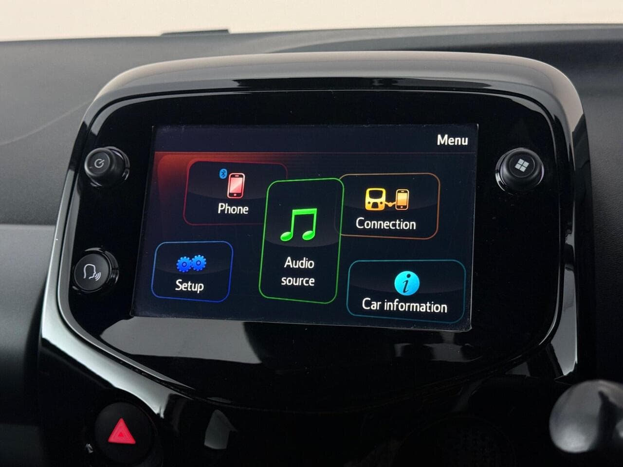 Toyota AYGO thumbnail Infotainment System