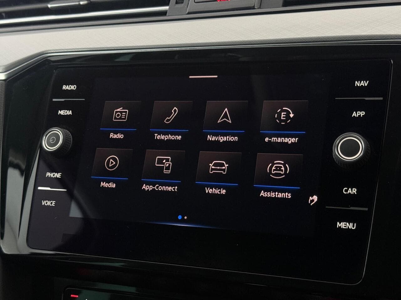 Volkswagen Passat thumbnail Infotainment System