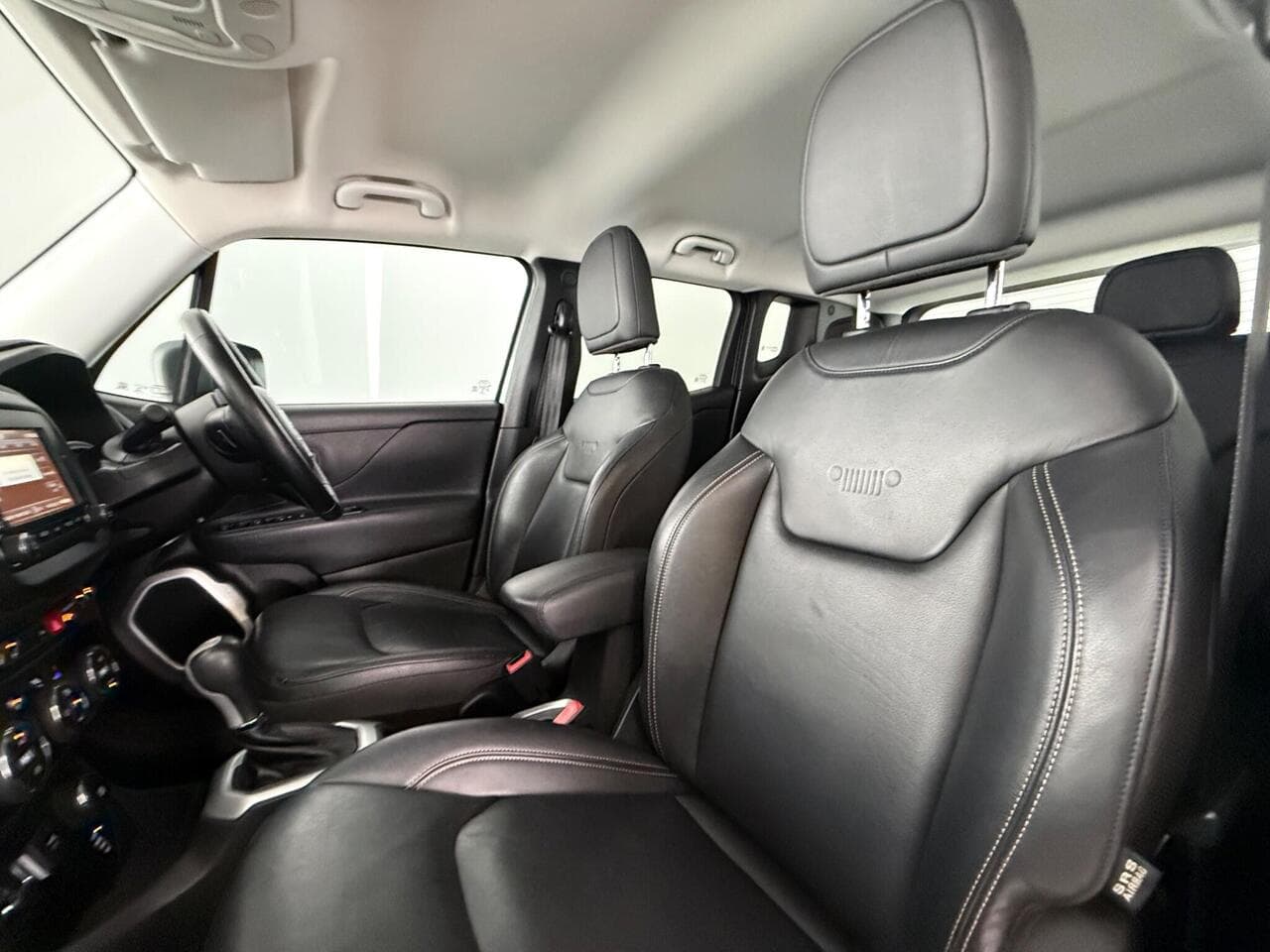 Jeep Renegade thumbnail Seat Front Passenger