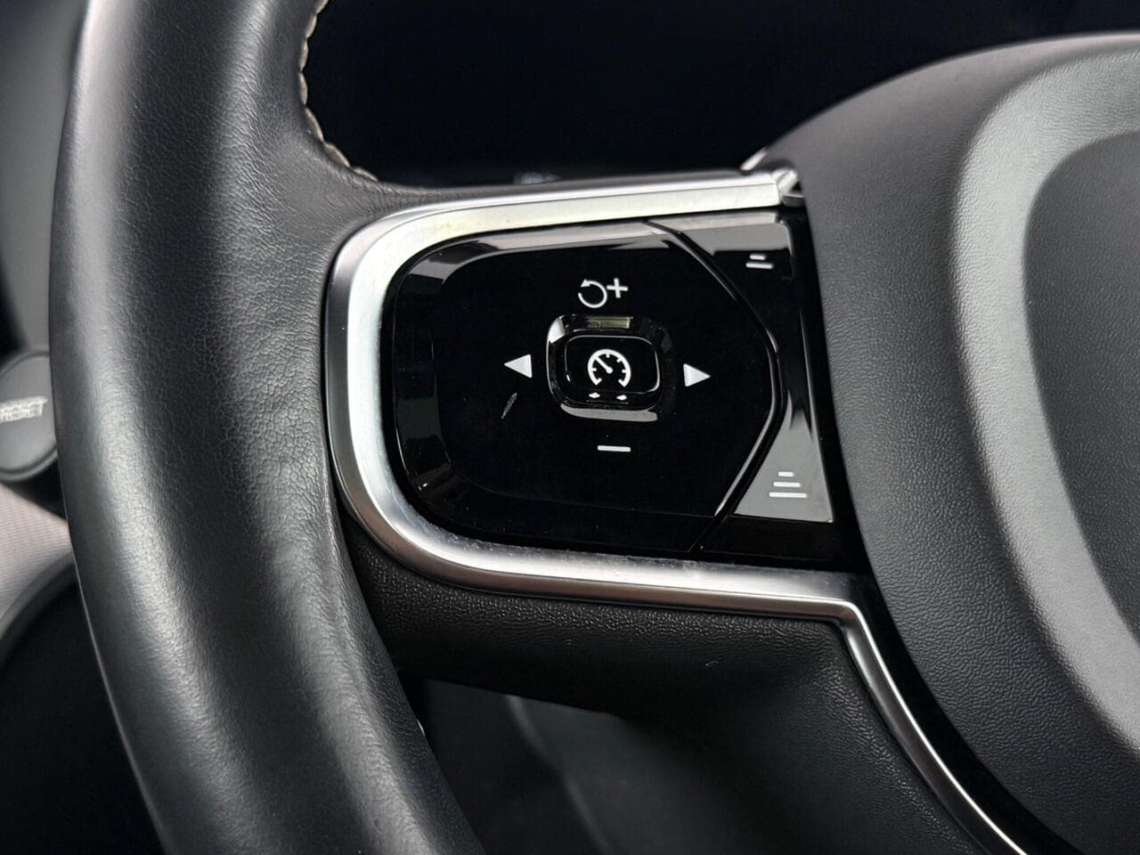 Volvo XC60 thumbnail Misc Controls