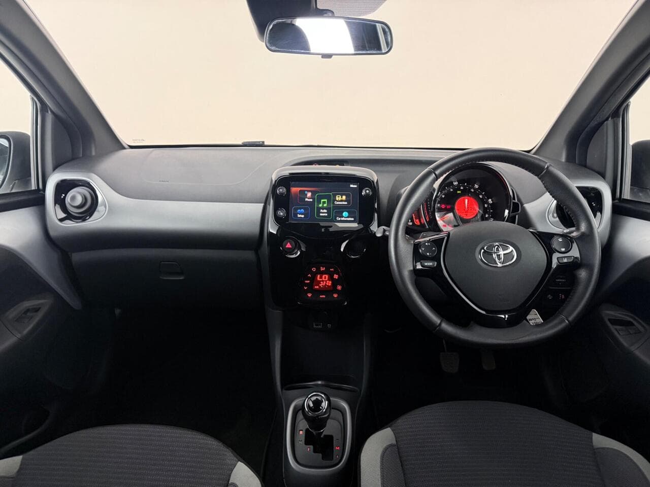 Toyota AYGO thumbnail Interior Front