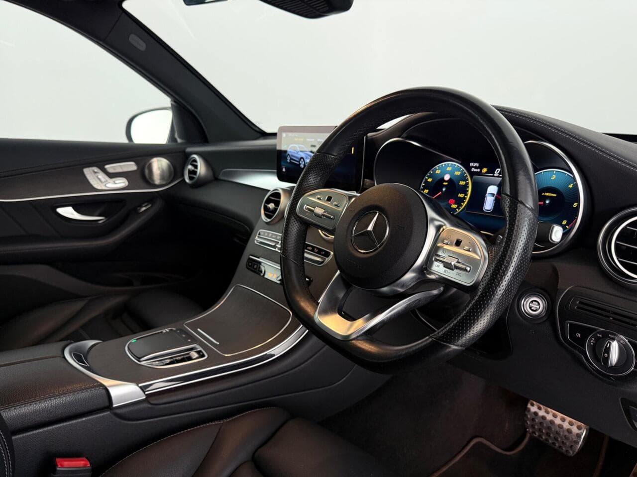 Mercedes-Benz GLC thumbnail Interior Front