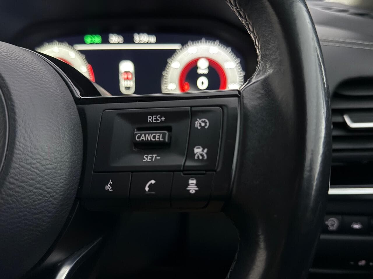 Nissan Qashqai thumbnail Misc Controls