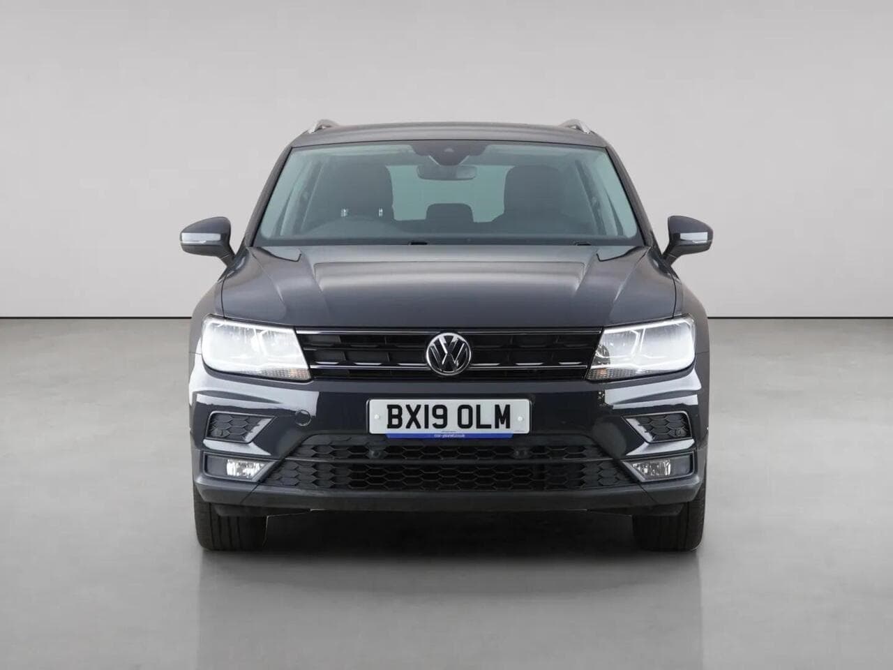 Volkswagen Tiguan thumbnail Front