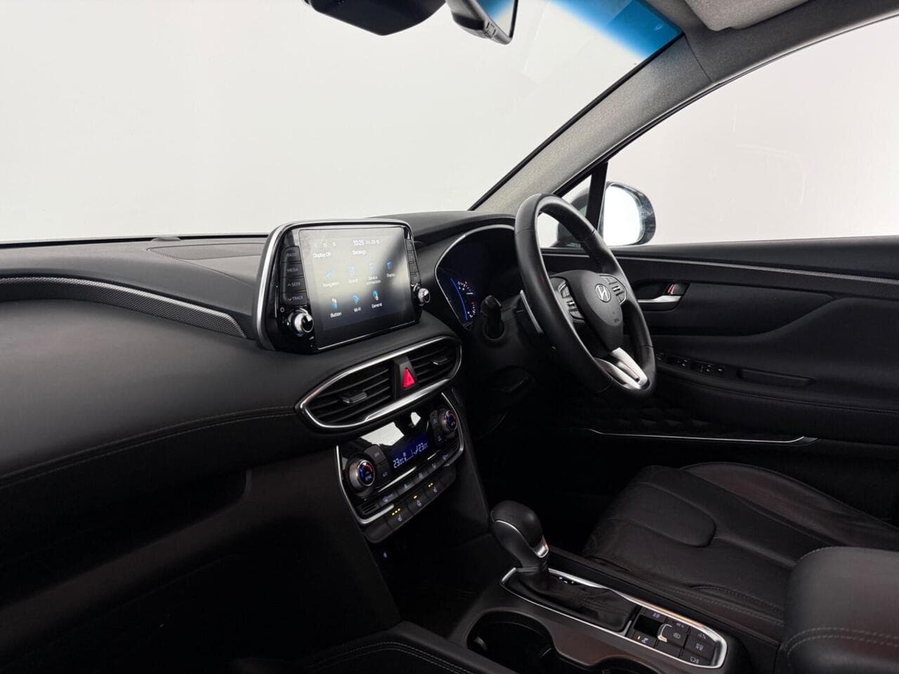 Hyundai Santa Fe thumbnail Interior Front