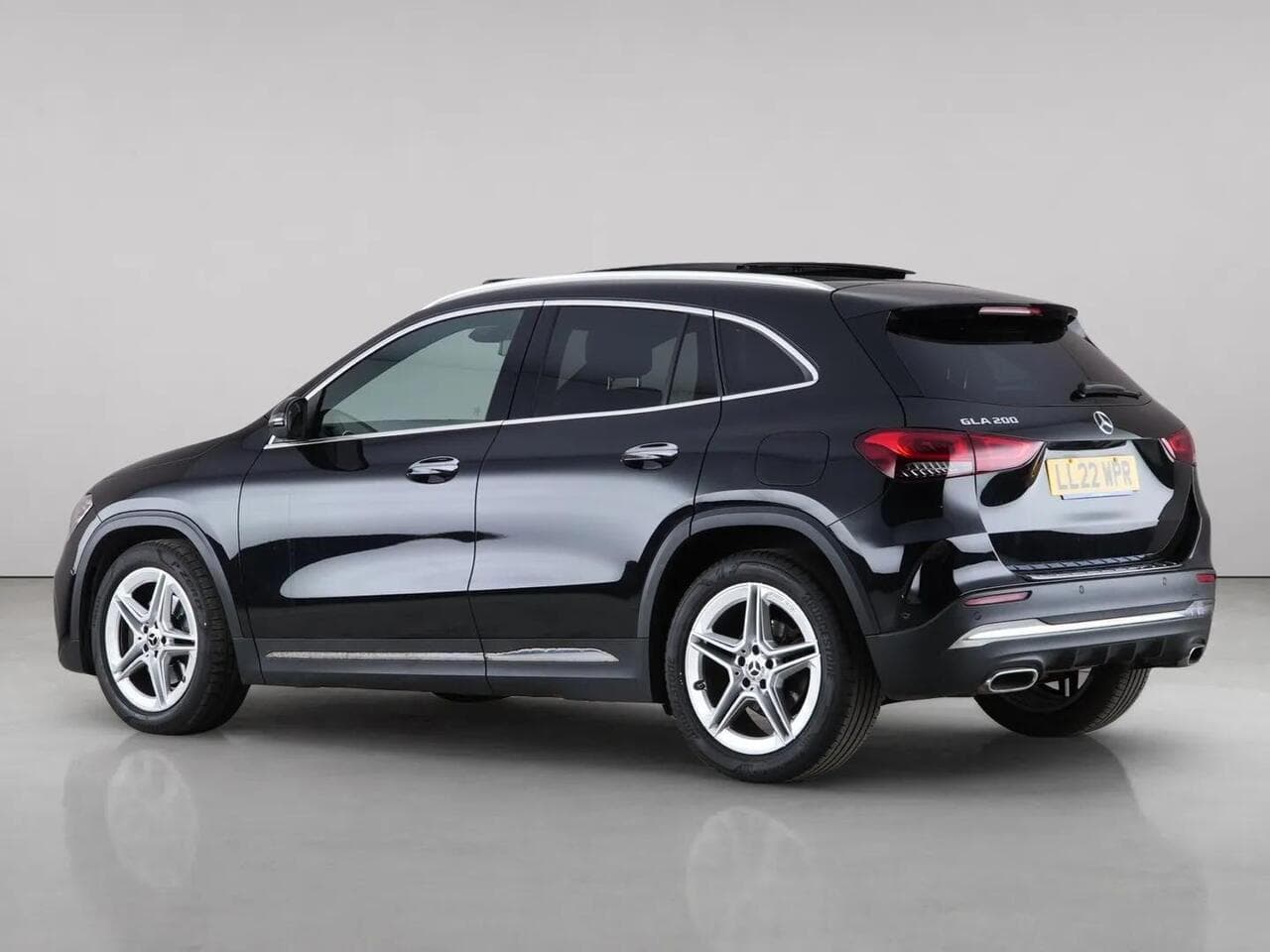 Mercedes-Benz GLA thumbnail Side Left