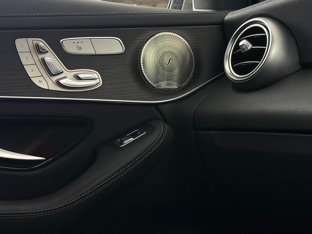 Mercedes-Benz GLC thumbnail Misc Controls