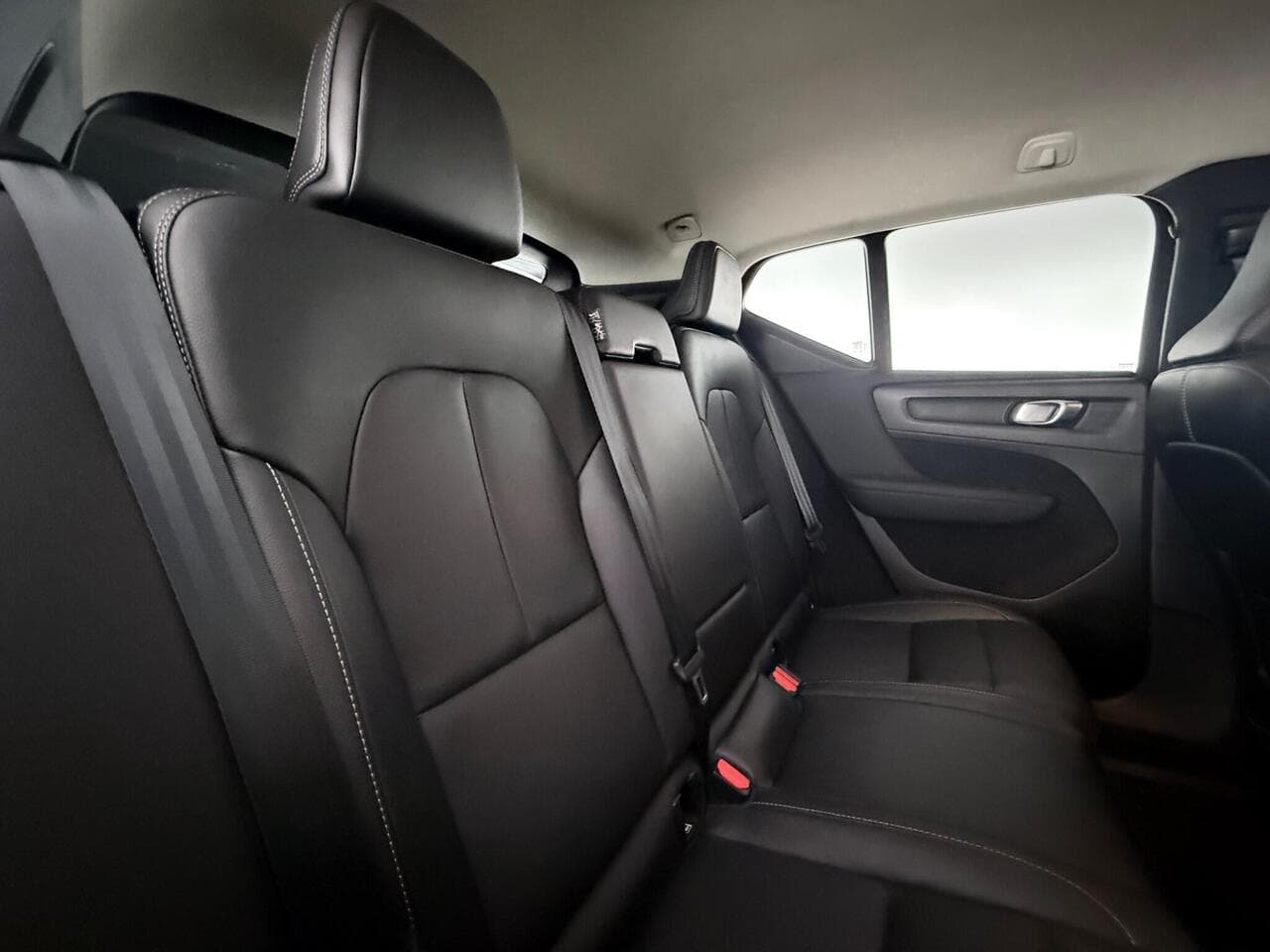 Volvo XC40 thumbnail Seats Rear