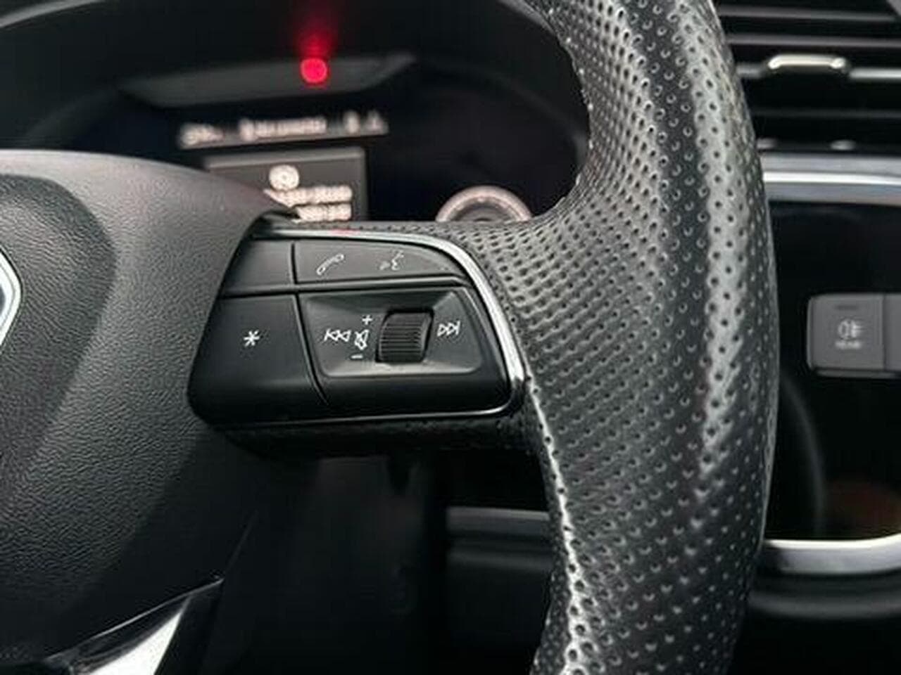 Audi Q3 thumbnail Misc Controls