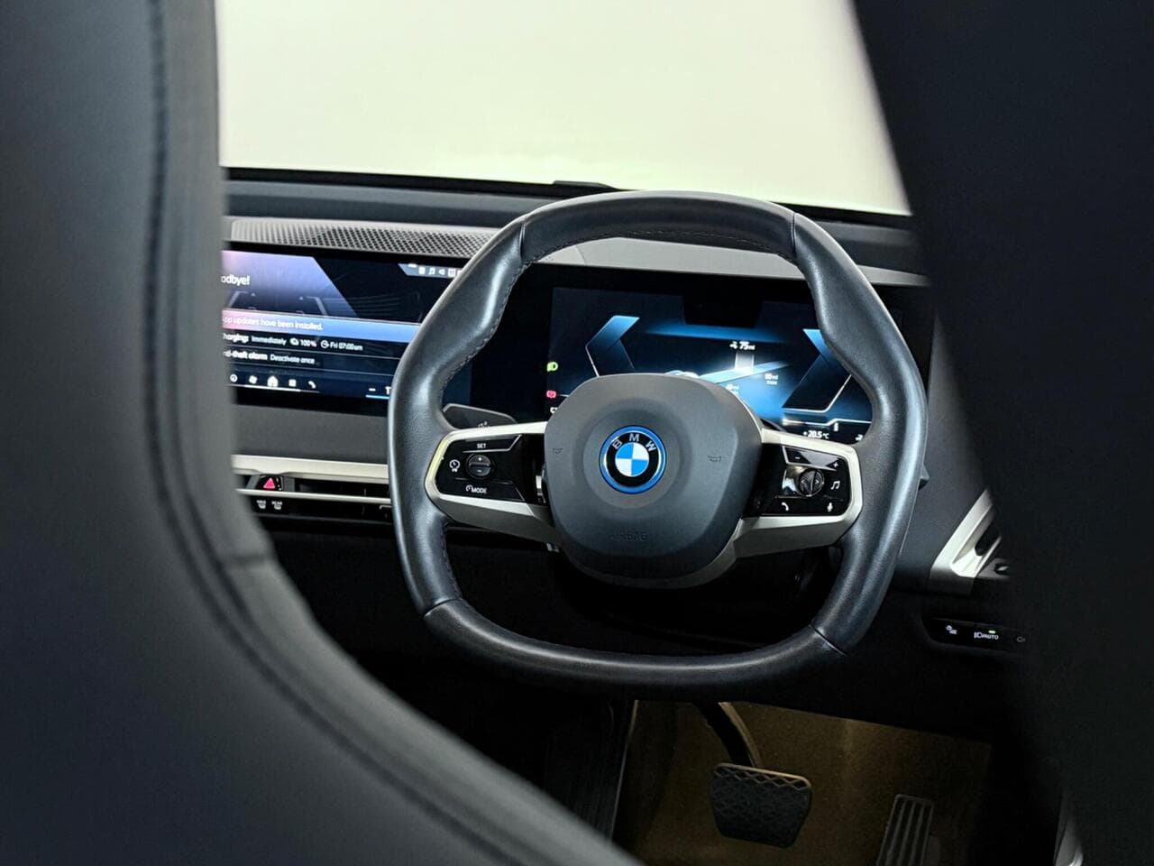 BMW iX thumbnail Steering Wheel