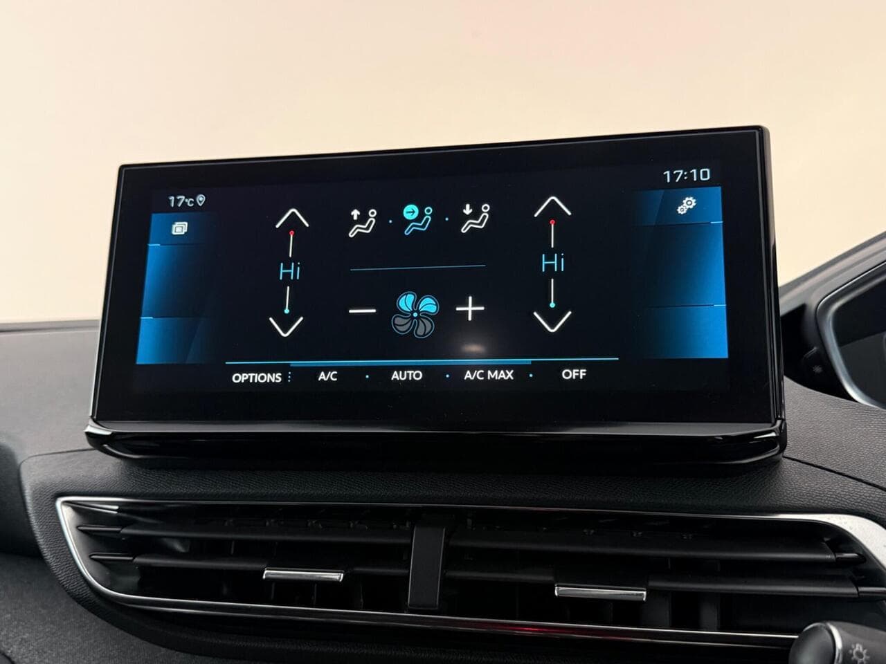 Peugeot 5008 thumbnail Infotainment System