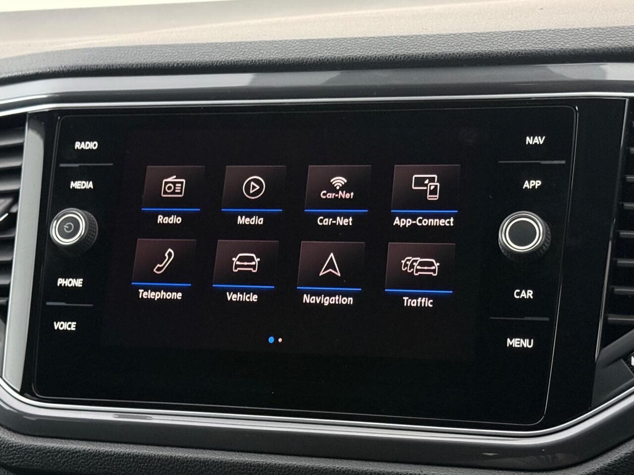 Volkswagen T-Roc thumbnail Infotainment System