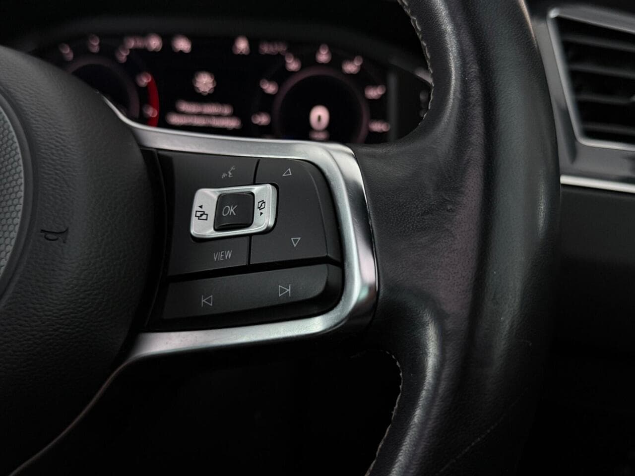 Volkswagen Tiguan thumbnail Misc Controls
