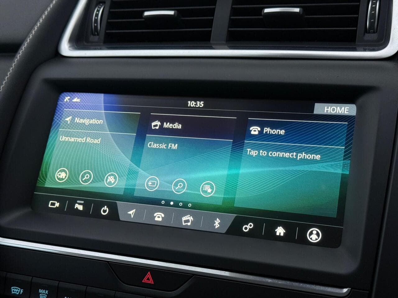 Jaguar E-PACE thumbnail Infotainment System