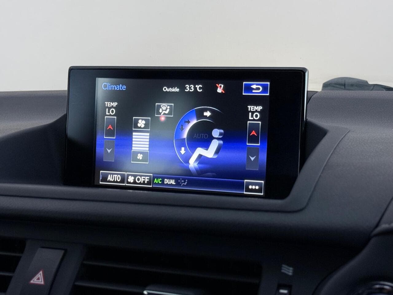 Lexus CT thumbnail Infotainment System