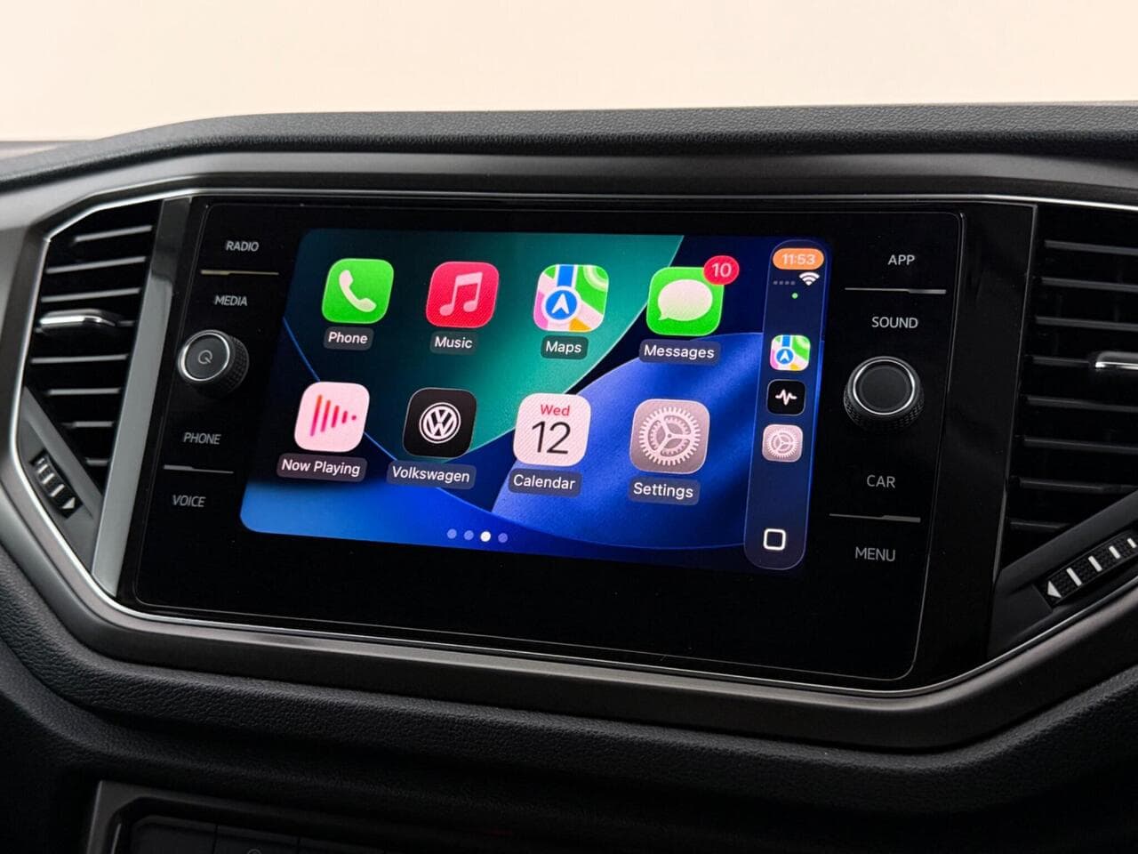 Volkswagen T-Roc thumbnail Infotainment System