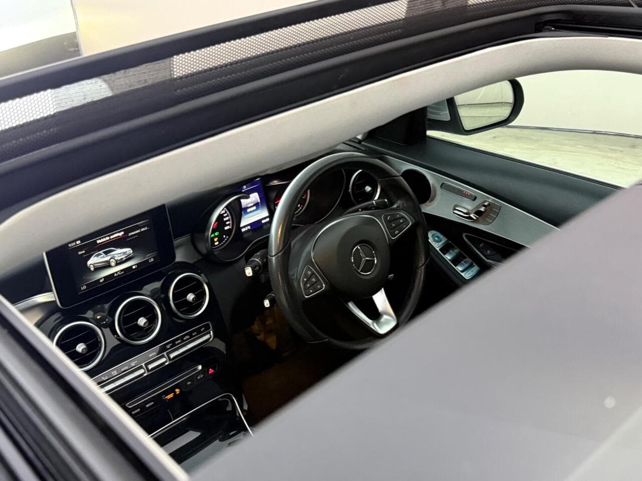 Mercedes-Benz C Class thumbnail Interior Front