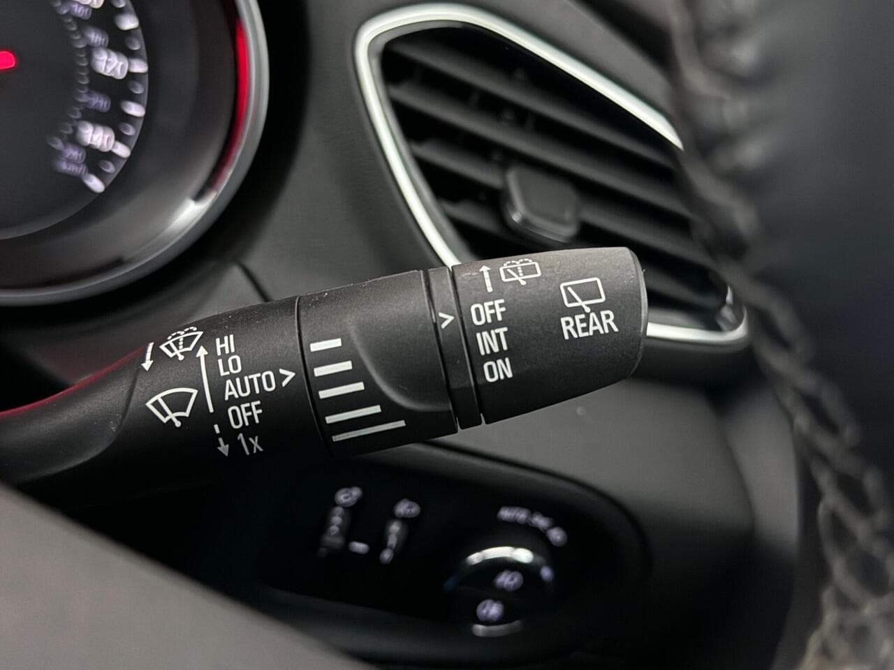 Vauxhall Grandland X thumbnail Misc Controls