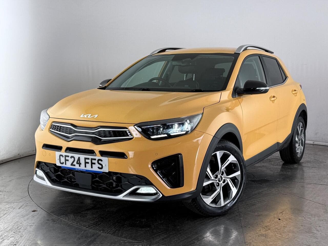 Kia Stonic thumbnail Front Left