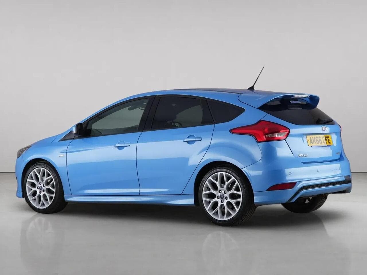 Ford Focus thumbnail Side Left