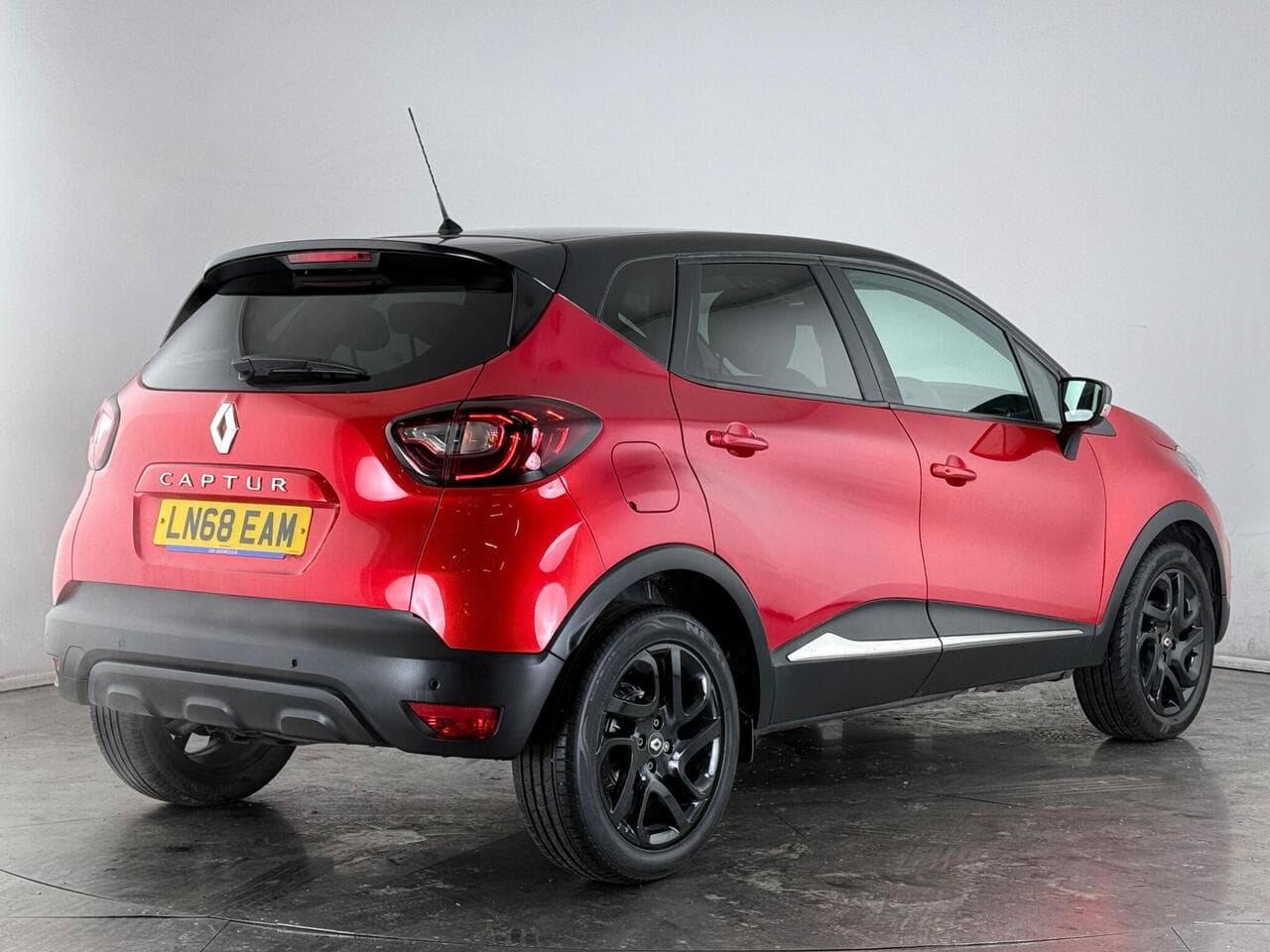 Renault Captur thumbnail Rear Right