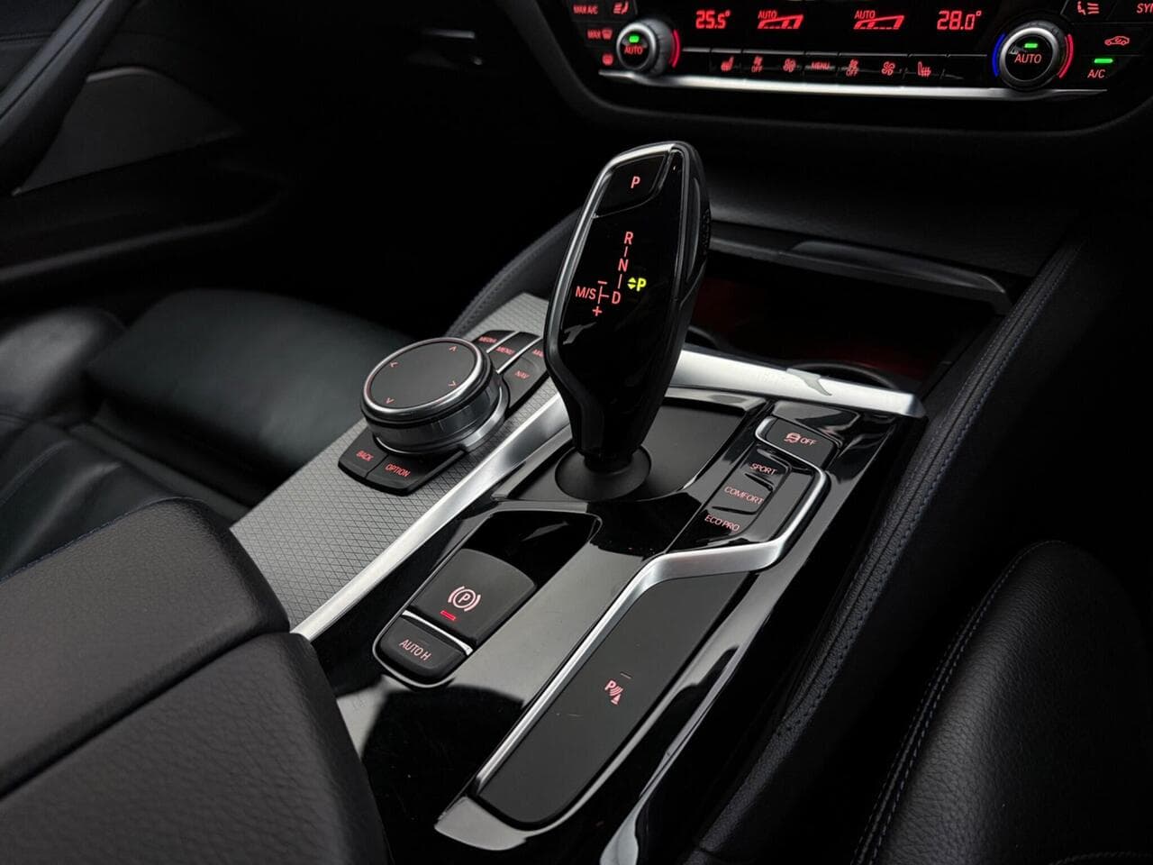 BMW 5 Series thumbnail Interior Front