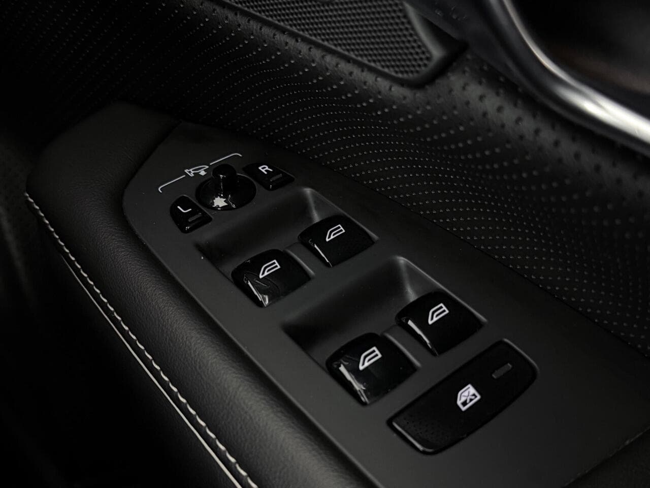 Volvo V90 thumbnail Misc Controls