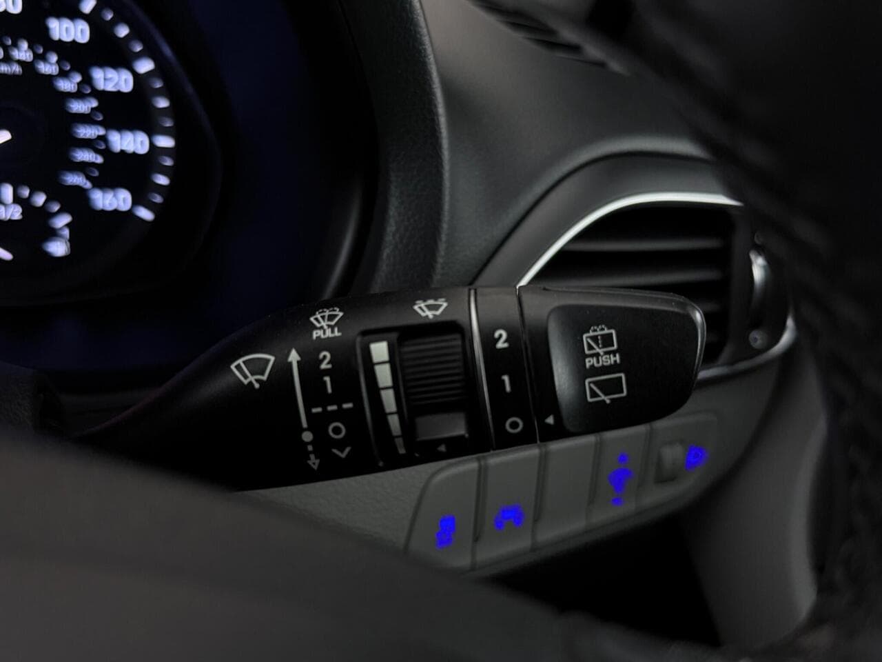 Hyundai i30 thumbnail Misc Controls