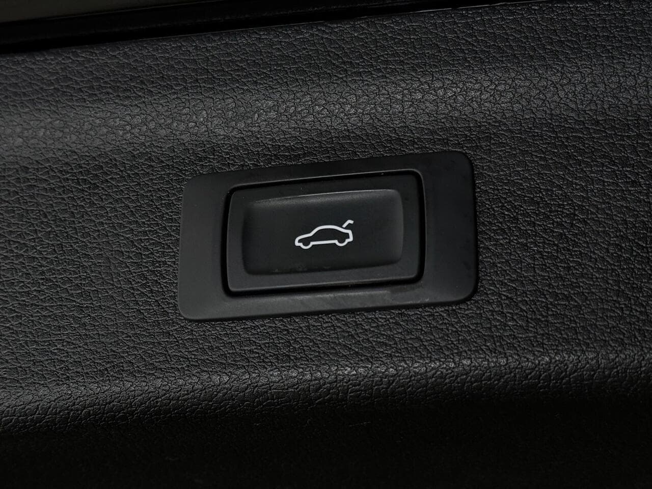 Audi Q3 thumbnail Misc Controls