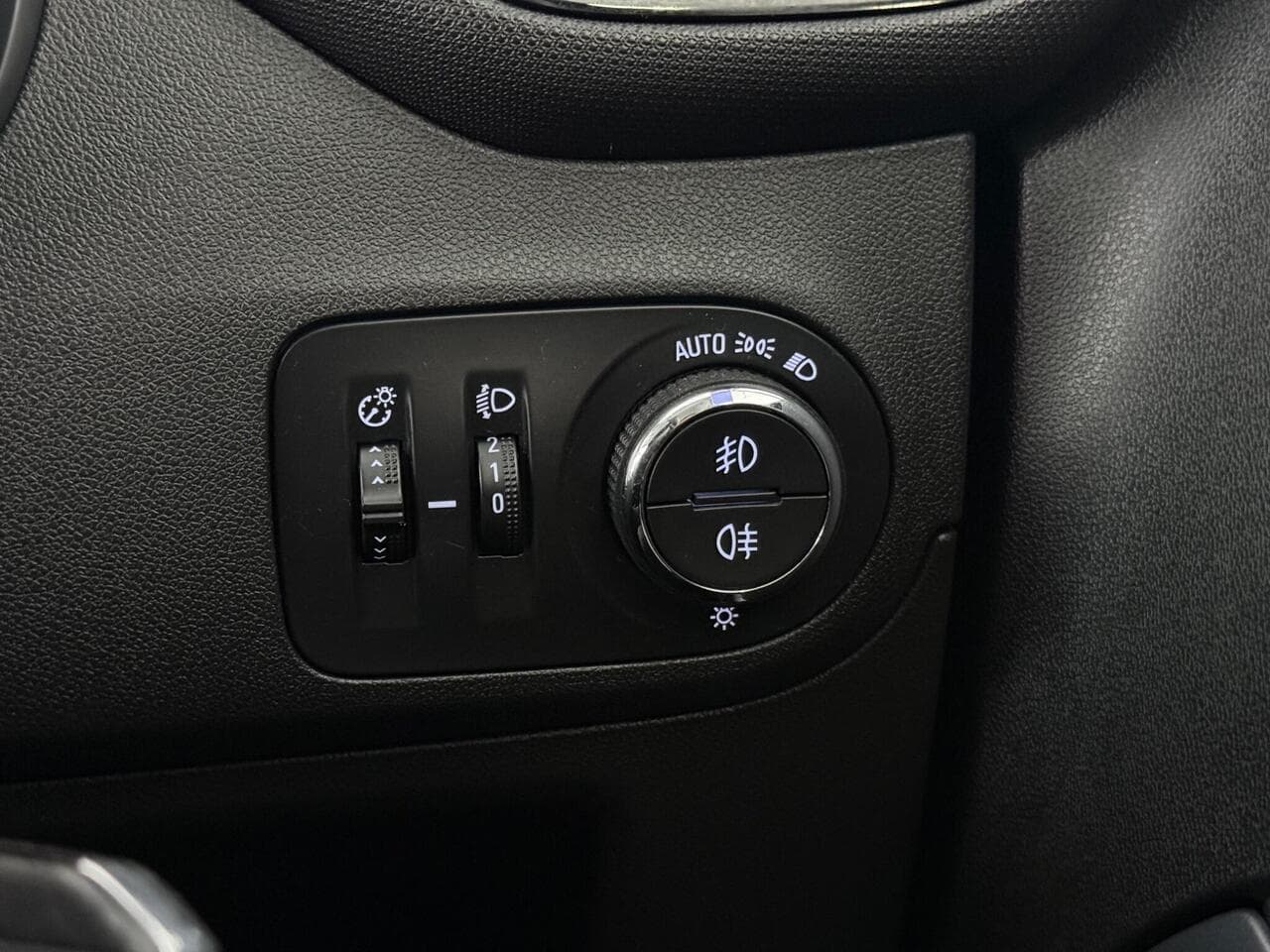 Vauxhall Crossland X thumbnail Misc Controls