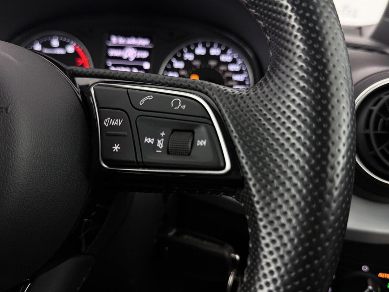 Audi Q2 thumbnail Misc Controls