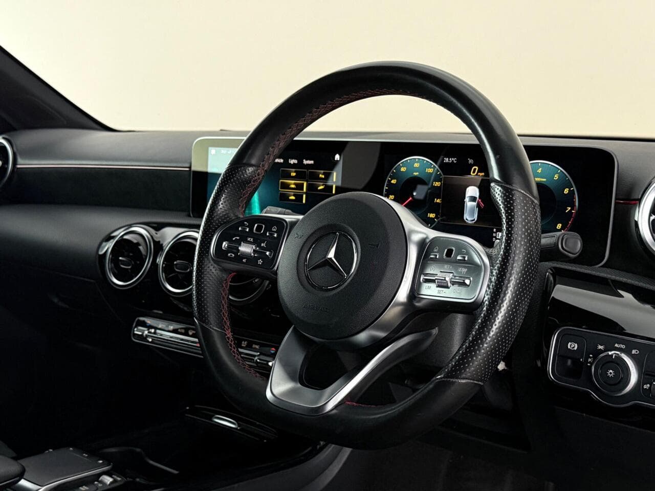 Mercedes-Benz A Class thumbnail Steering Wheel