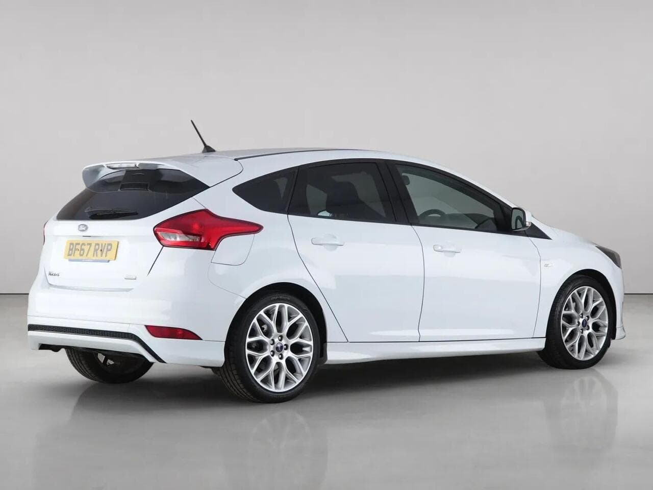 Ford Focus thumbnail Rear Right