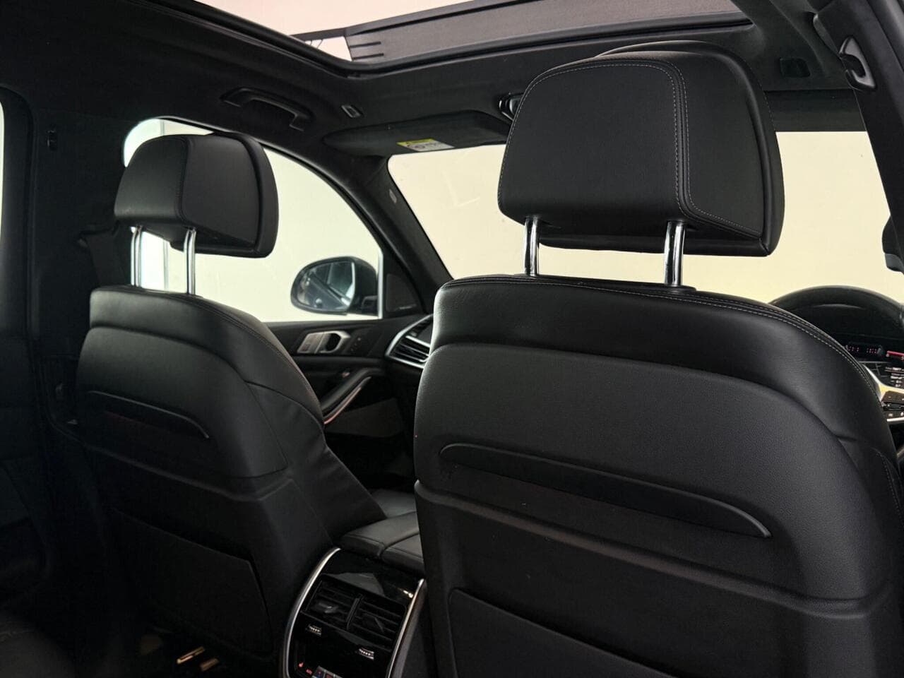 BMW X7 thumbnail Seats Rear