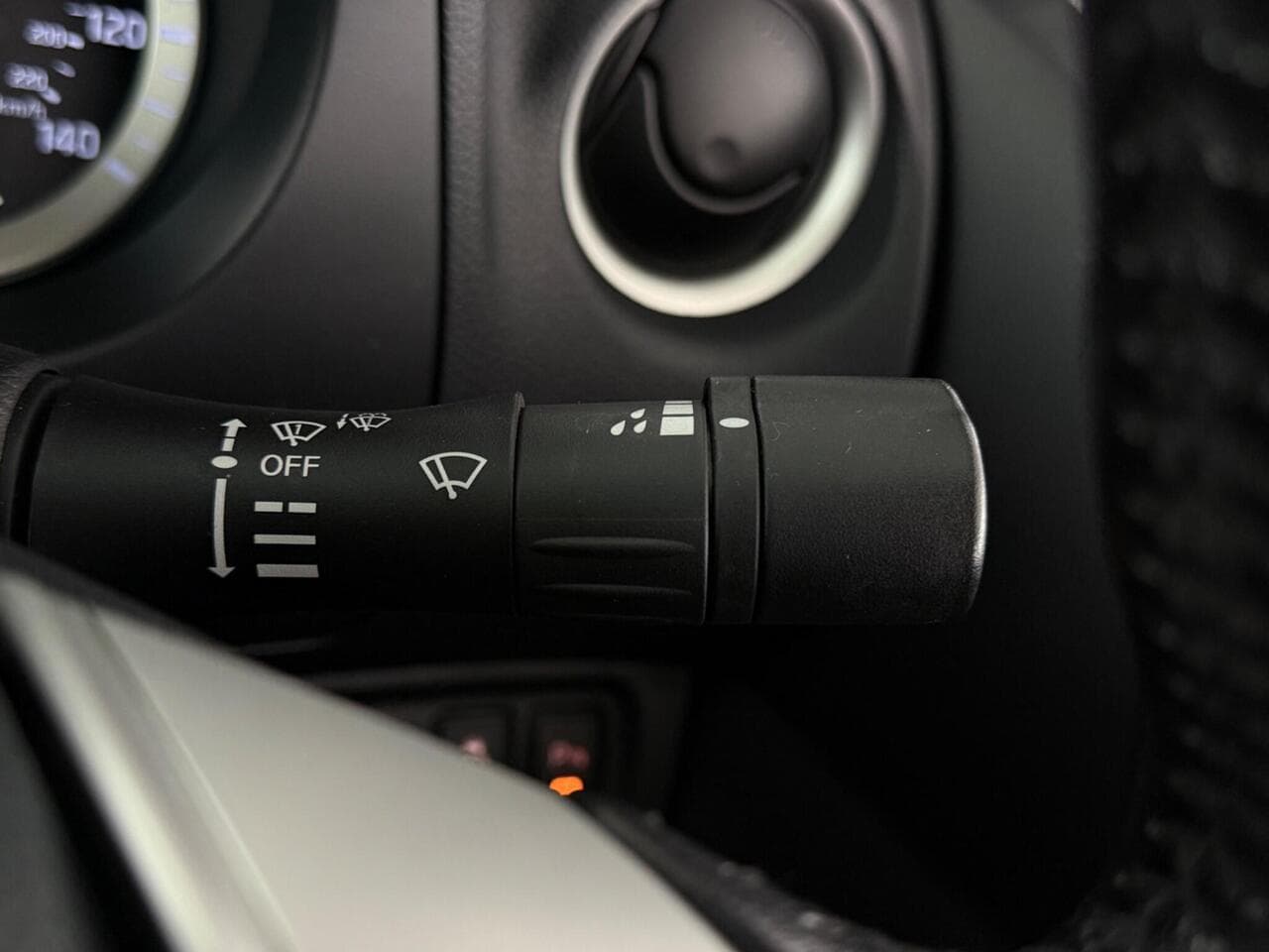 Nissan Navara thumbnail Misc Controls