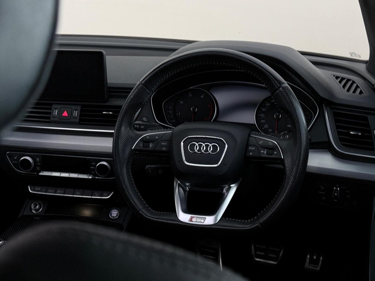 Audi Q5 thumbnail Steering Wheel