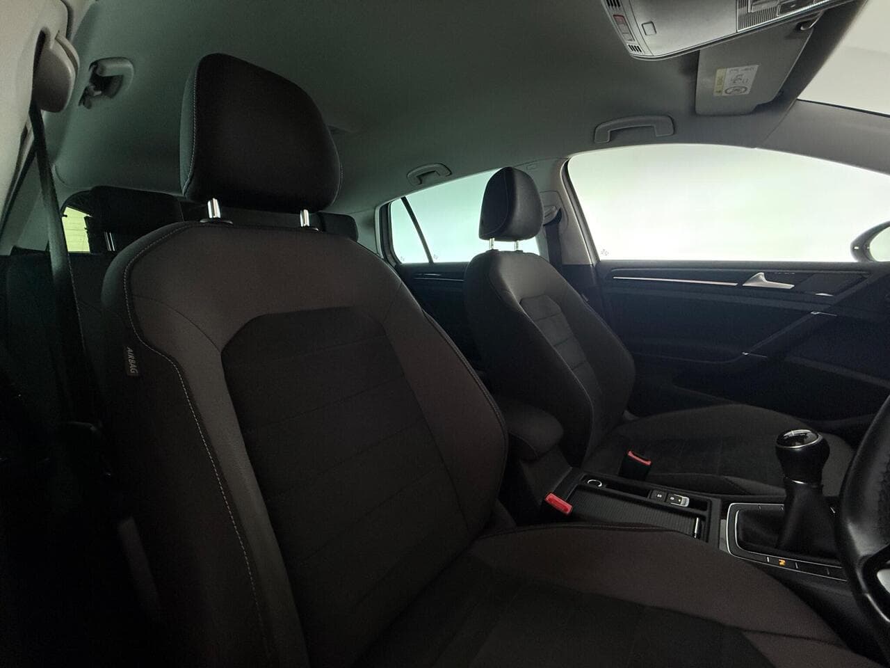 Volkswagen Golf thumbnail Seats Rear