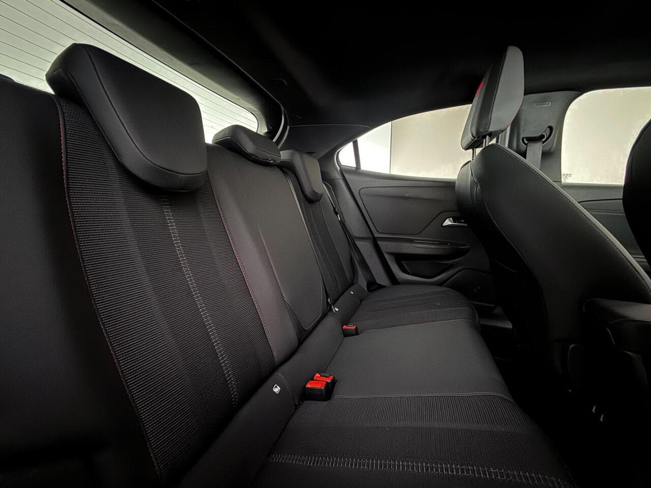 Vauxhall Mokka thumbnail Seats Rear