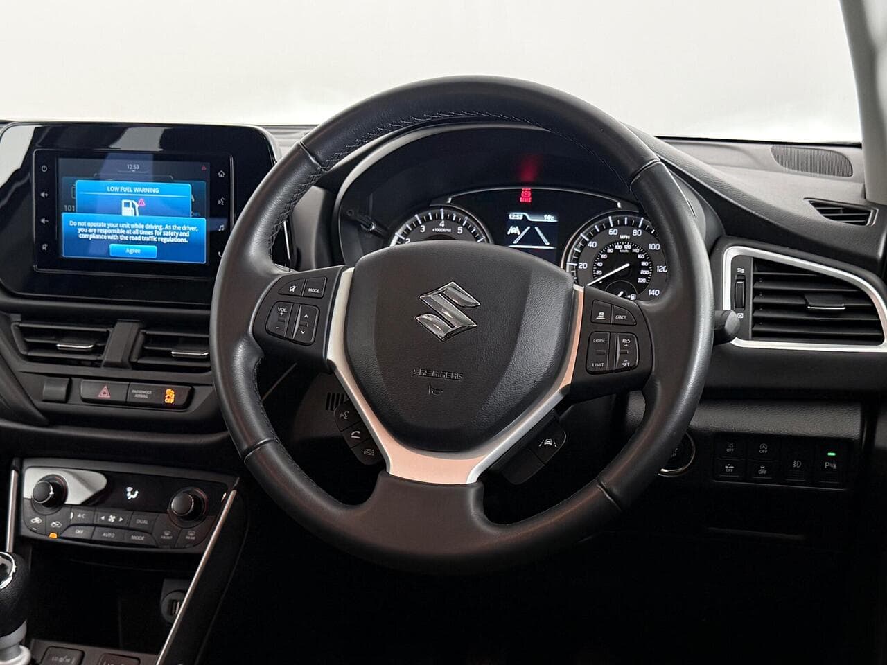 Suzuki S-Cross thumbnail Steering Wheel