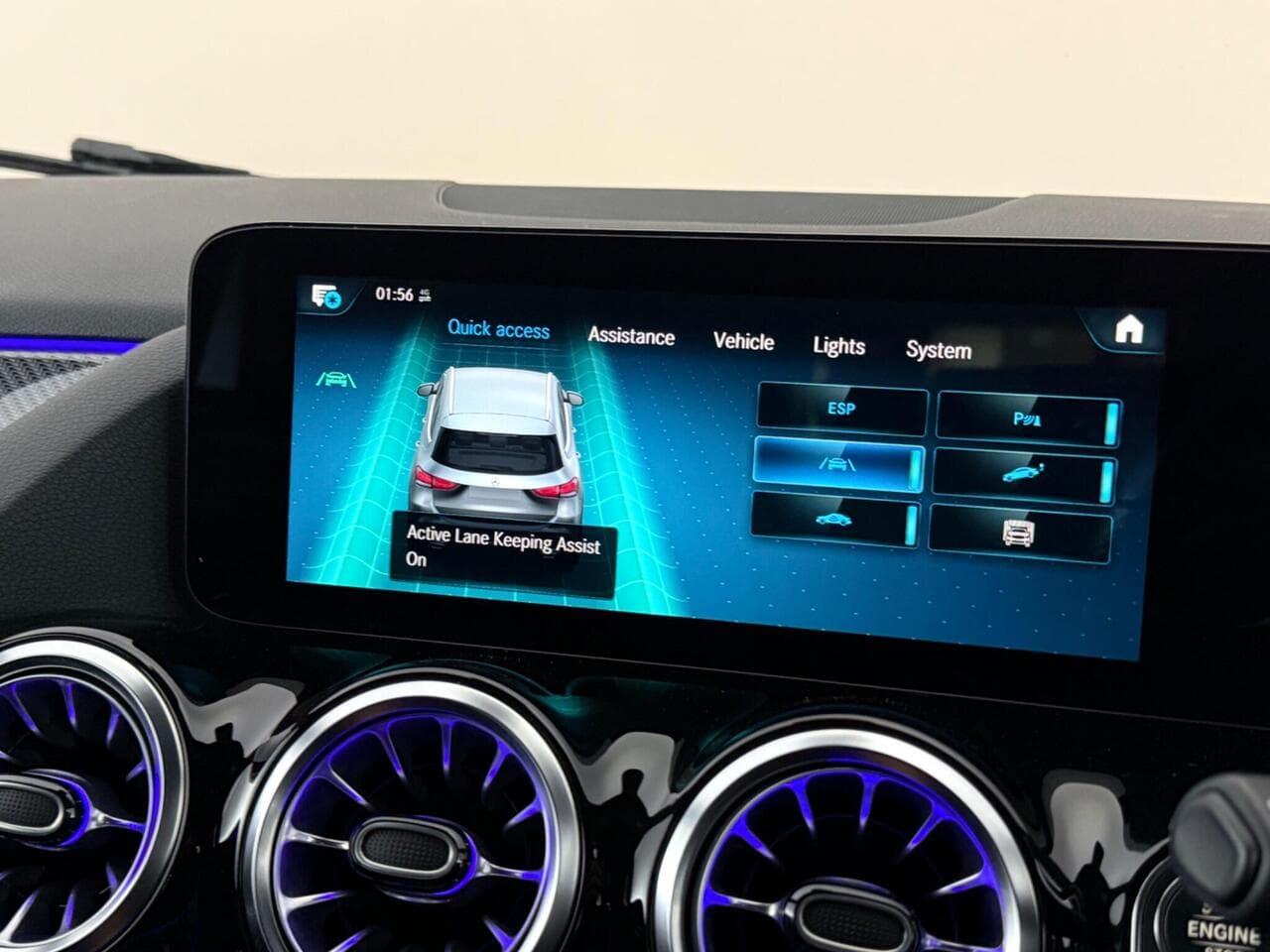 Mercedes-Benz GLA thumbnail Infotainment System