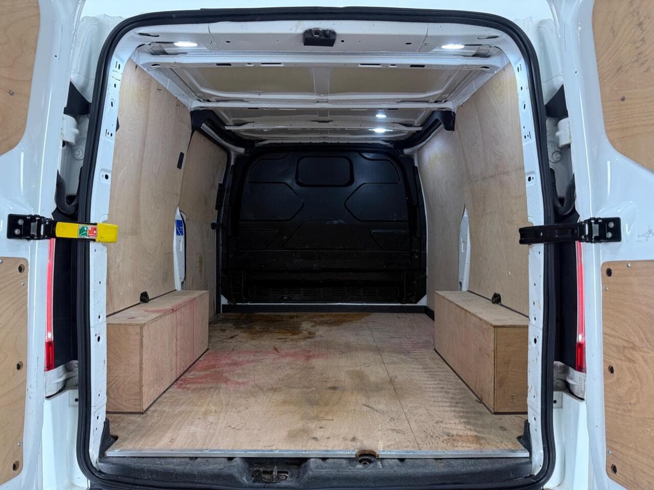 Ford Transit Custom thumbnail Cargo Space