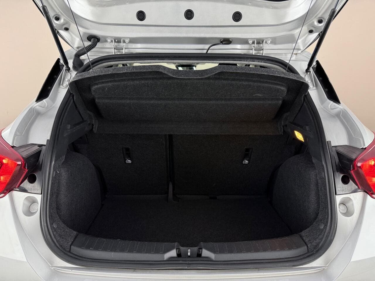 Nissan Micra thumbnail Boot