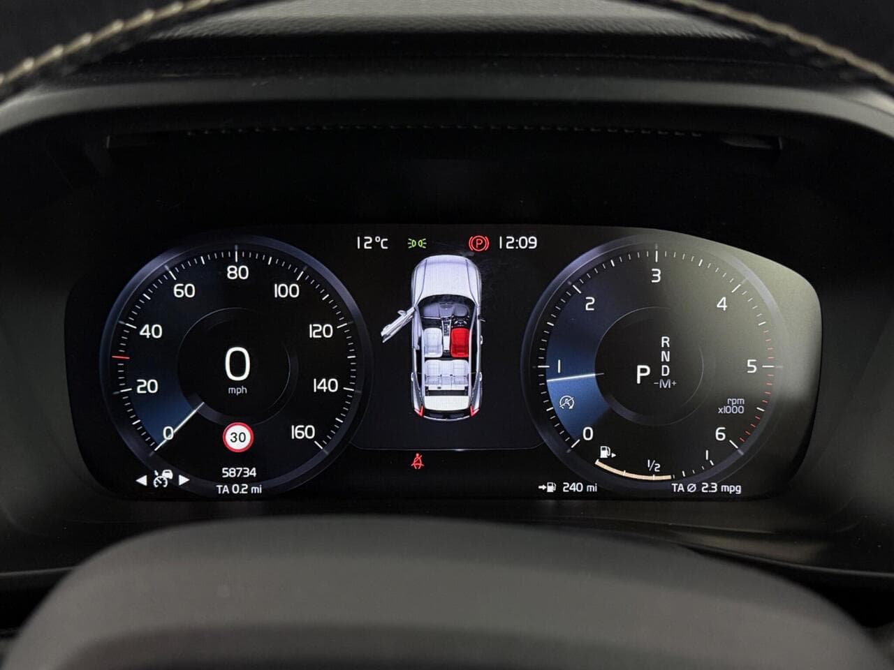Volvo XC40 thumbnail Driver Instruments