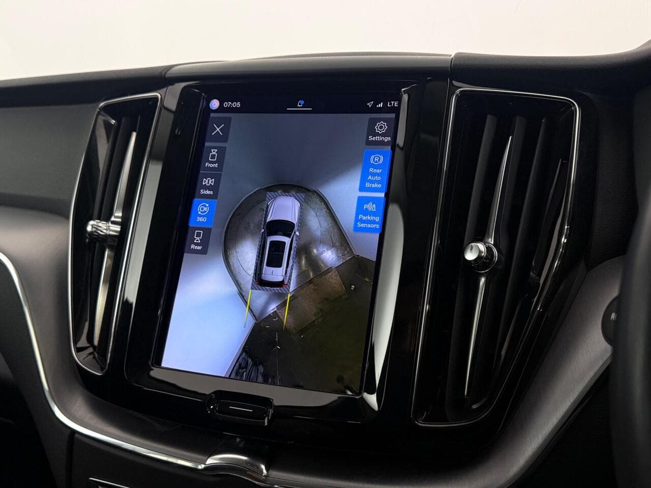 Volvo XC60 thumbnail Infotainment System