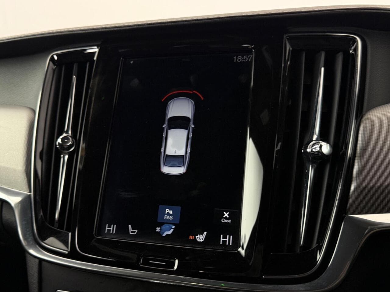 Volvo S90 thumbnail Infotainment System