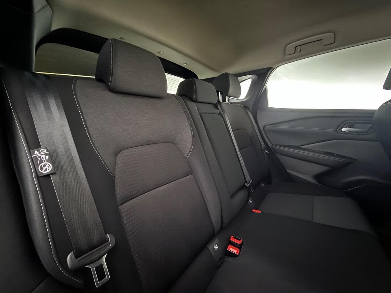 Nissan Qashqai thumbnail Seats Rear