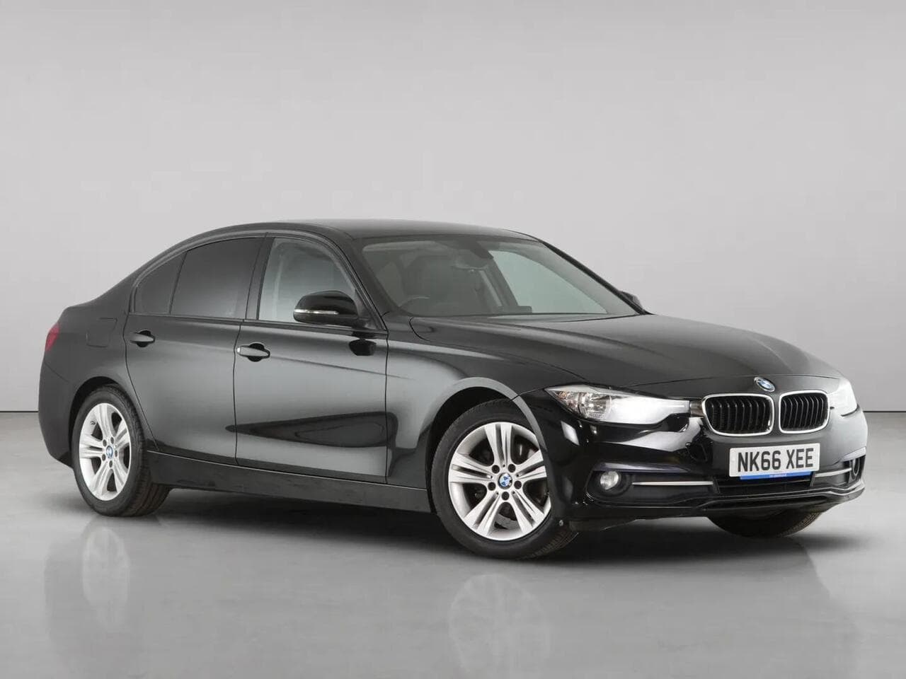 BMW 3 Series - BMW 3 Series 1.5 318i Sport Saloon 4dr Petrol Manual Euro 6 (s/s) (136 ps)