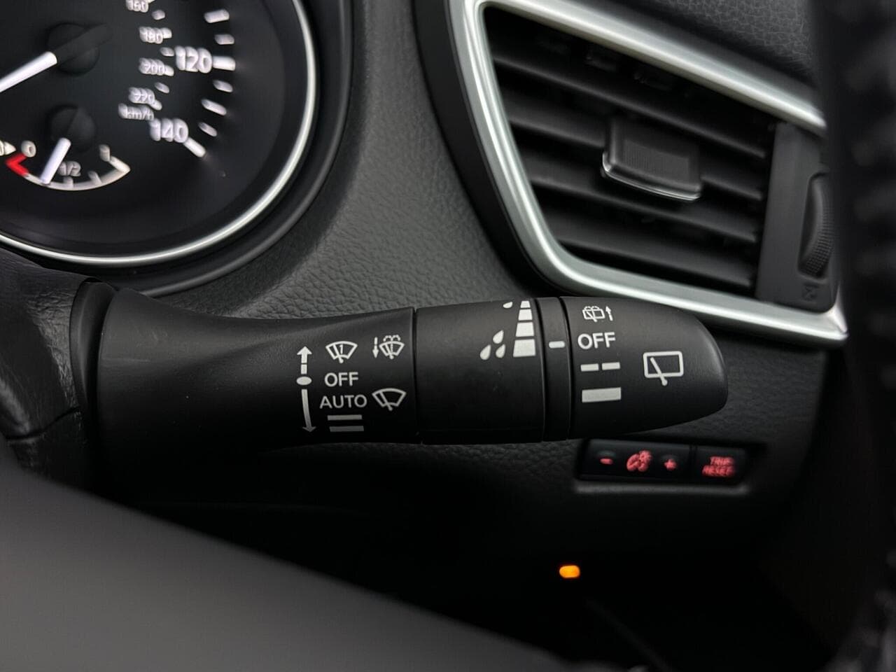 Nissan Qashqai thumbnail Misc Controls