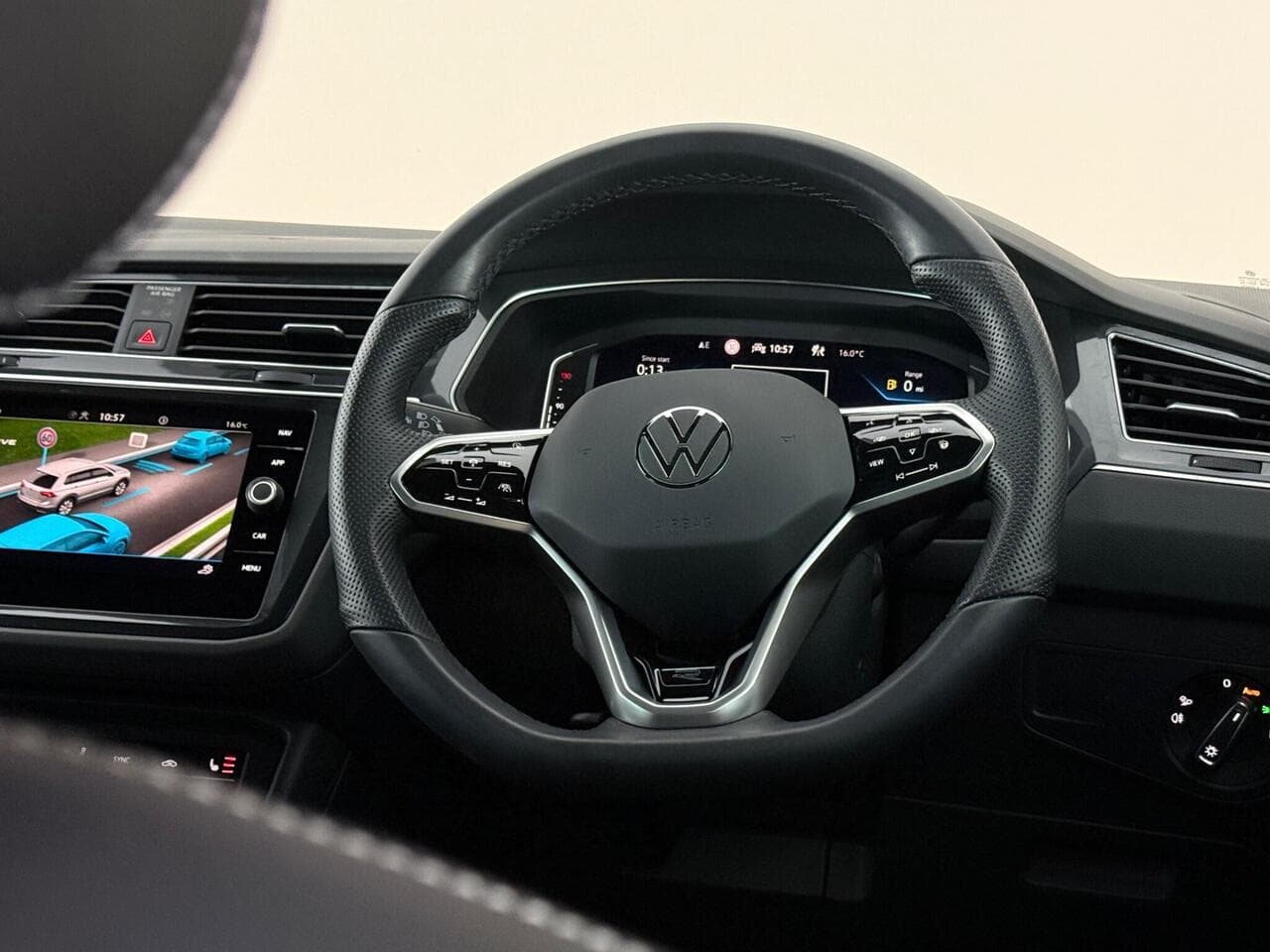 Volkswagen Tiguan thumbnail Steering Wheel